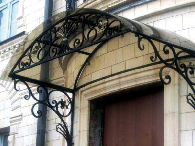 Козырёк с элементами ковки 2