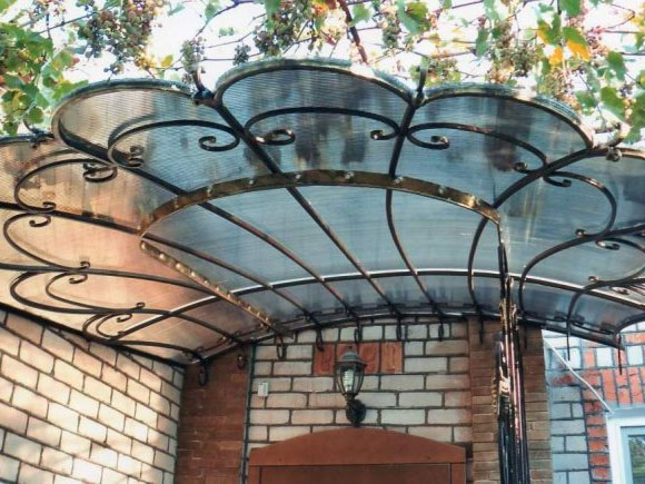 Козырёк с элементами ковки "Клауди"