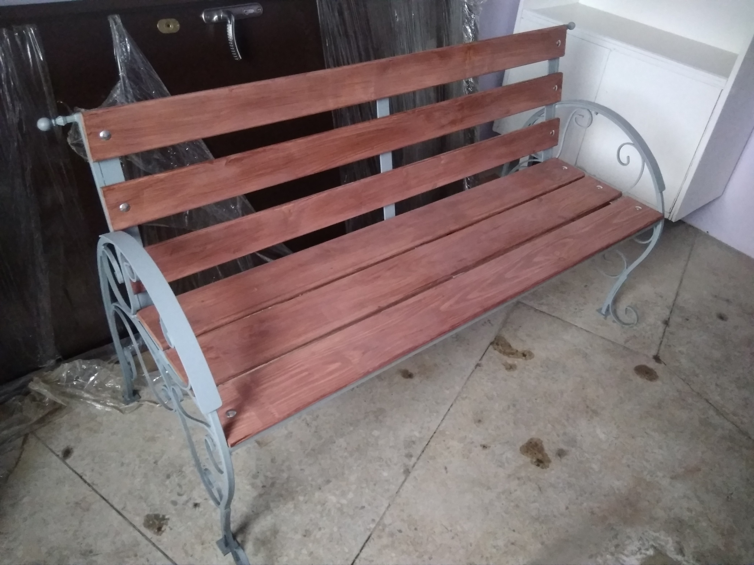 Скамейка классическая с элементами ковки